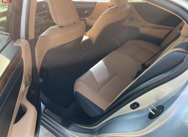 
								LEXUS ES FOR SALE IN KENYA full									