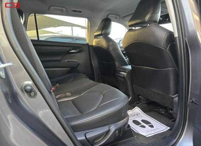 
								TOYOTA KLUGER FOR SALE IN KENYA full									