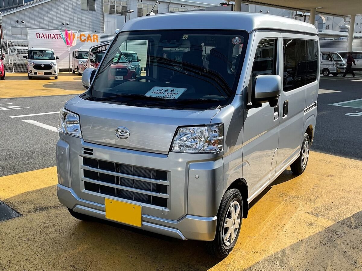 2026 DAIHATSU HIJET CARGO FOR SALE FROM JAPAN - Image 4
