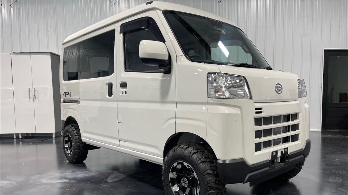 2026 DAIHATSU HIJET CARGO FOR SALE FROM JAPAN - Image 2