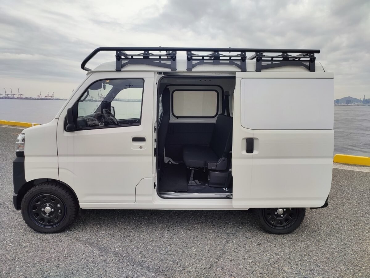 2026 DAIHATSU HIJET CARGO FOR SALE FROM JAPAN - Image 5