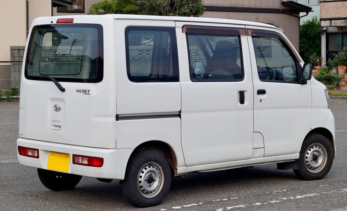 2026 DAIHATSU HIJET CARGO FOR SALE FROM JAPAN - Image 3